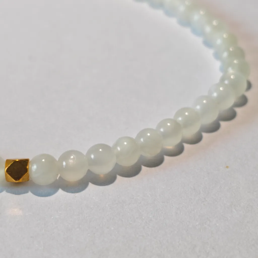 white agate bracelet material picture